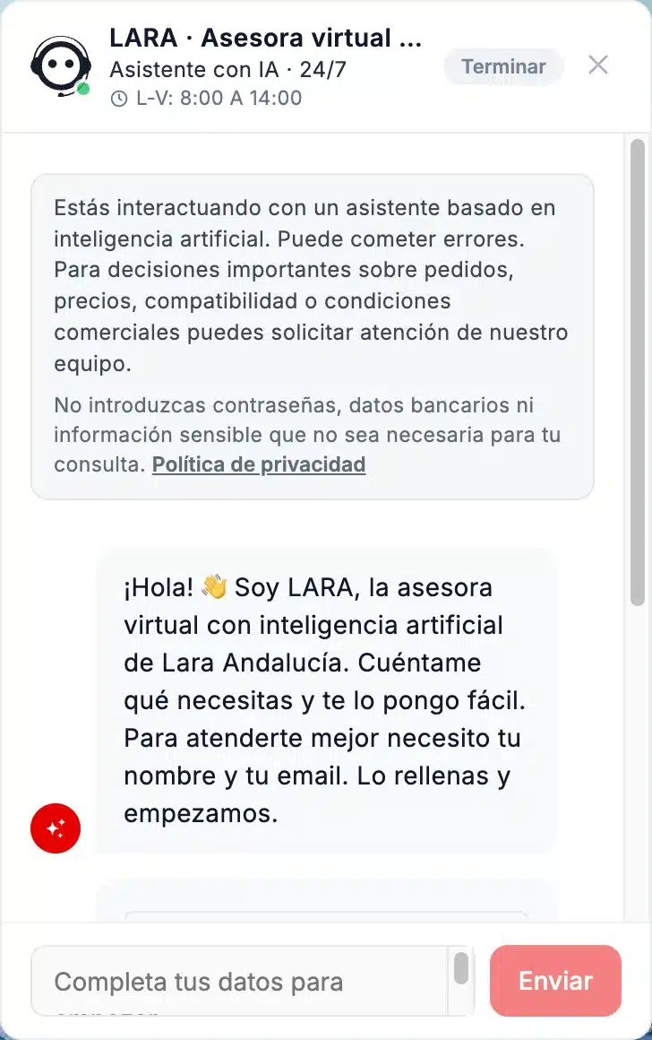 Chat de SupuBot abierto en una tienda de etiquetas: aviso de que es un asistente con IA y saludo de la asesora virtual, que pide nombre y email para empezar